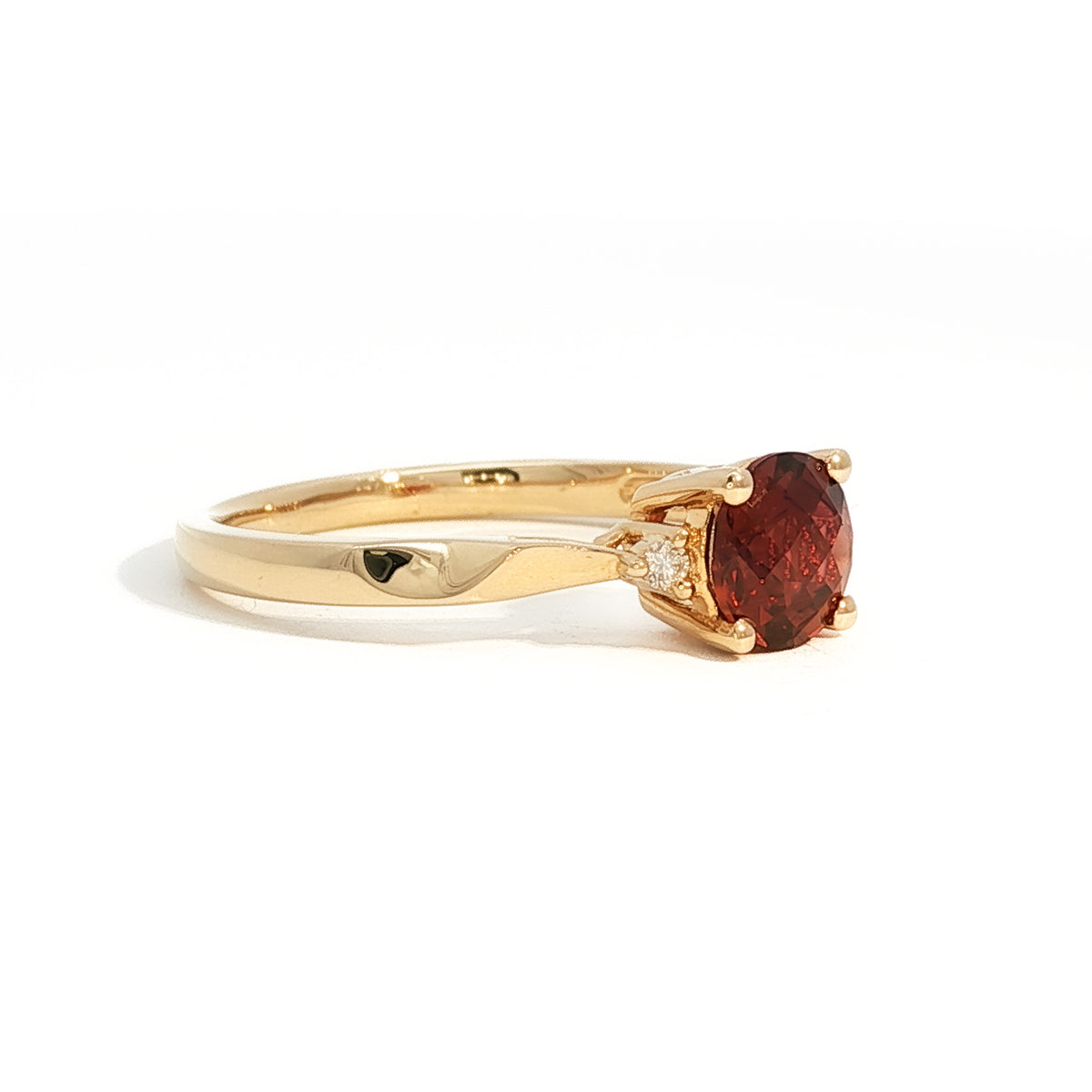 14kt Yellow Gold .85 Round Checkerboard Garnet with .03ctw Diamond Accent Twist Ring 4,4.5,5,5.5,6,6.5,7,7.5,8,8.5,9