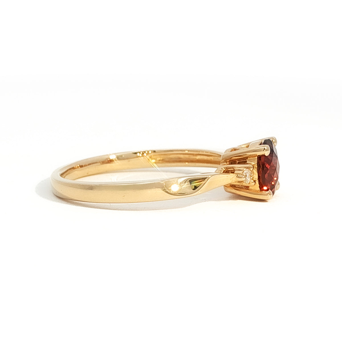 14kt Yellow Gold .85 Round Checkerboard Garnet with .03ctw Diamond Accent Twist Ring 4,4.5,5,5.5,6,6.5,7,7.5,8,8.5,9