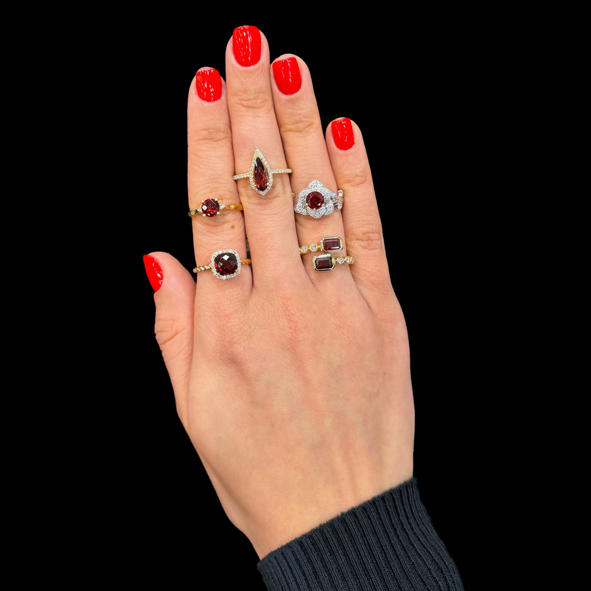 14kt Yellow Gold .85 Round Checkerboard Garnet with .03ctw Diamond Accent Twist Ring 4,4.5,5,5.5,6,6.5,7,7.5,8,8.5,9