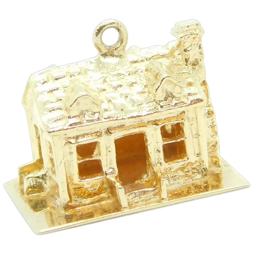 14kt Yellow Gold House / Cabin Charm