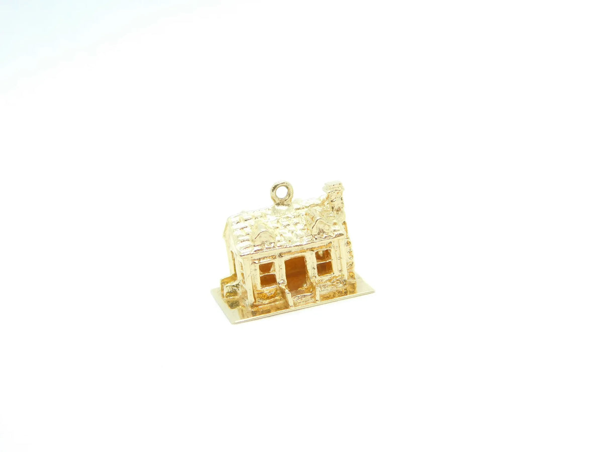 14kt Yellow Gold House / Cabin Charm
