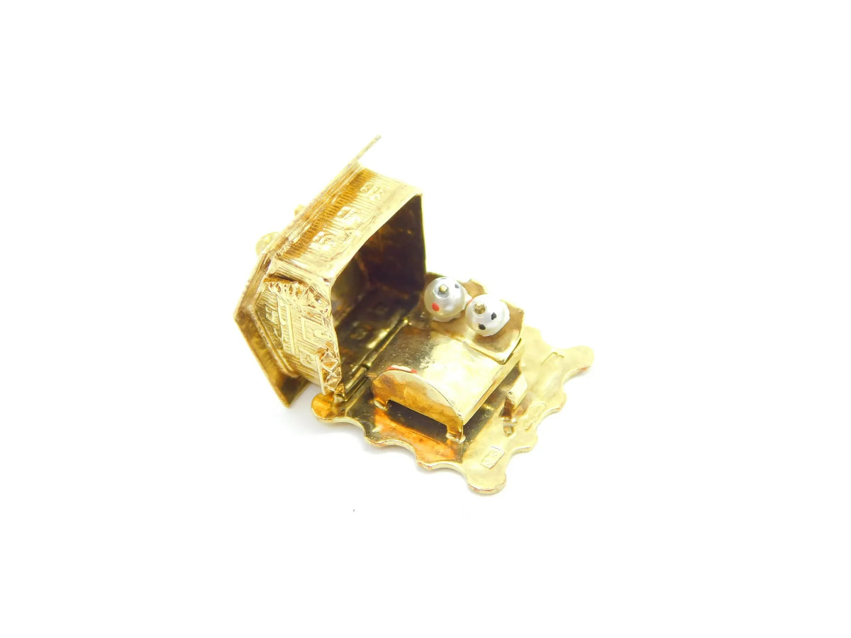 14kt Yellow Gold Opening House/ Cabin Charm with Sleeping Couple