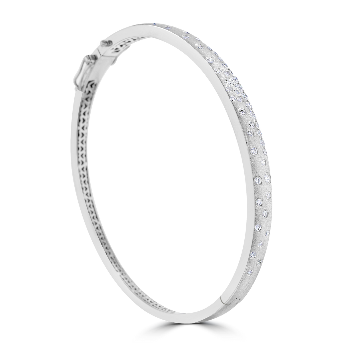 14KT WHITE GOLD 0.83CTW DIAMOND SATIN BANGLE BRACELET