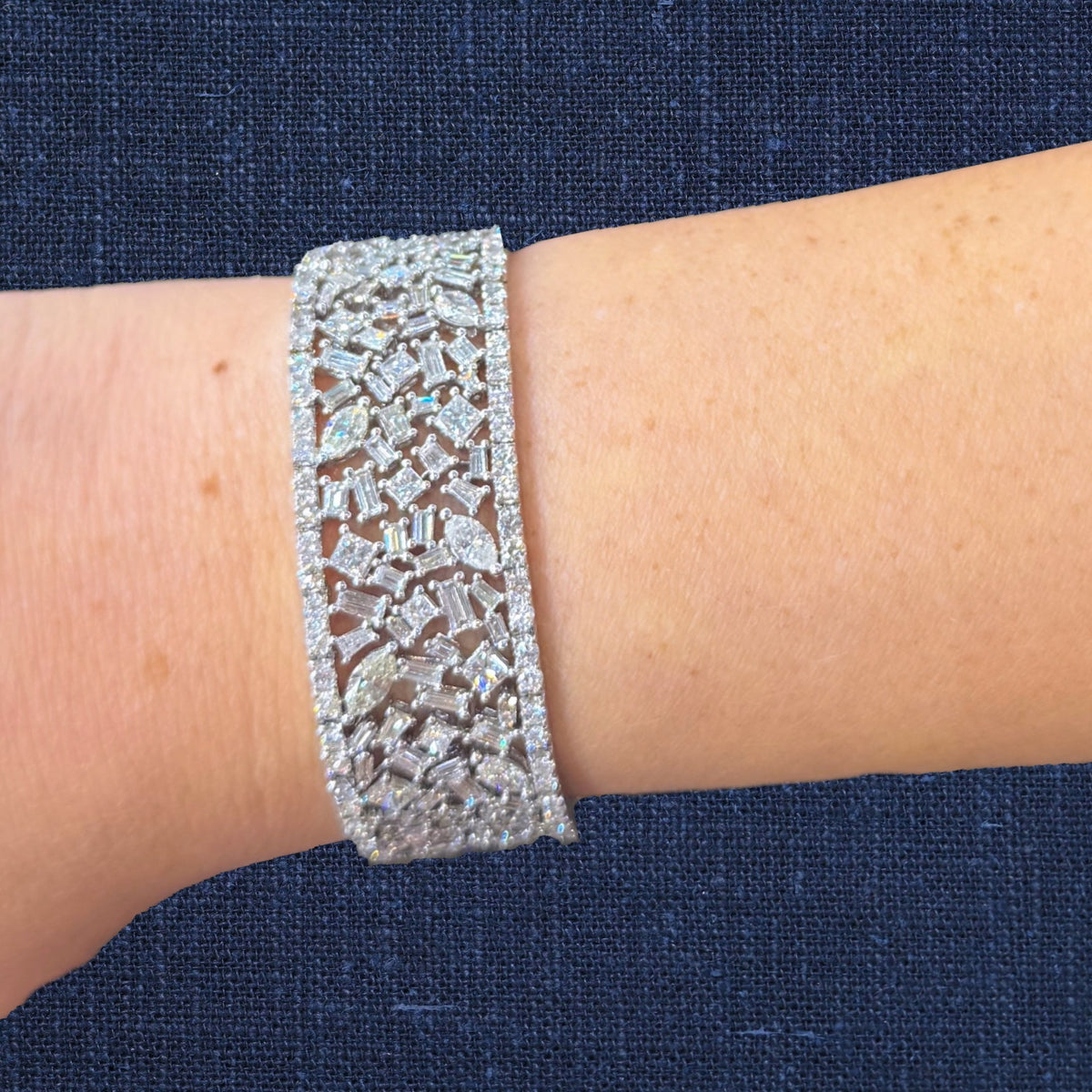 18kt White Gold 23.94 ctw Scatter Diamond Bracelet