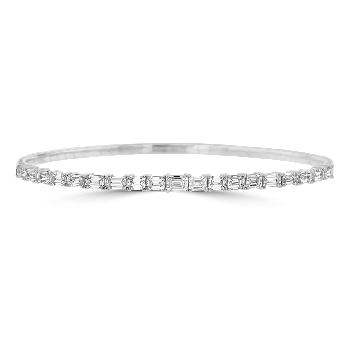 18KT WHITE GOLD 2.97CTW DIAMOND BANGLE BRACELET