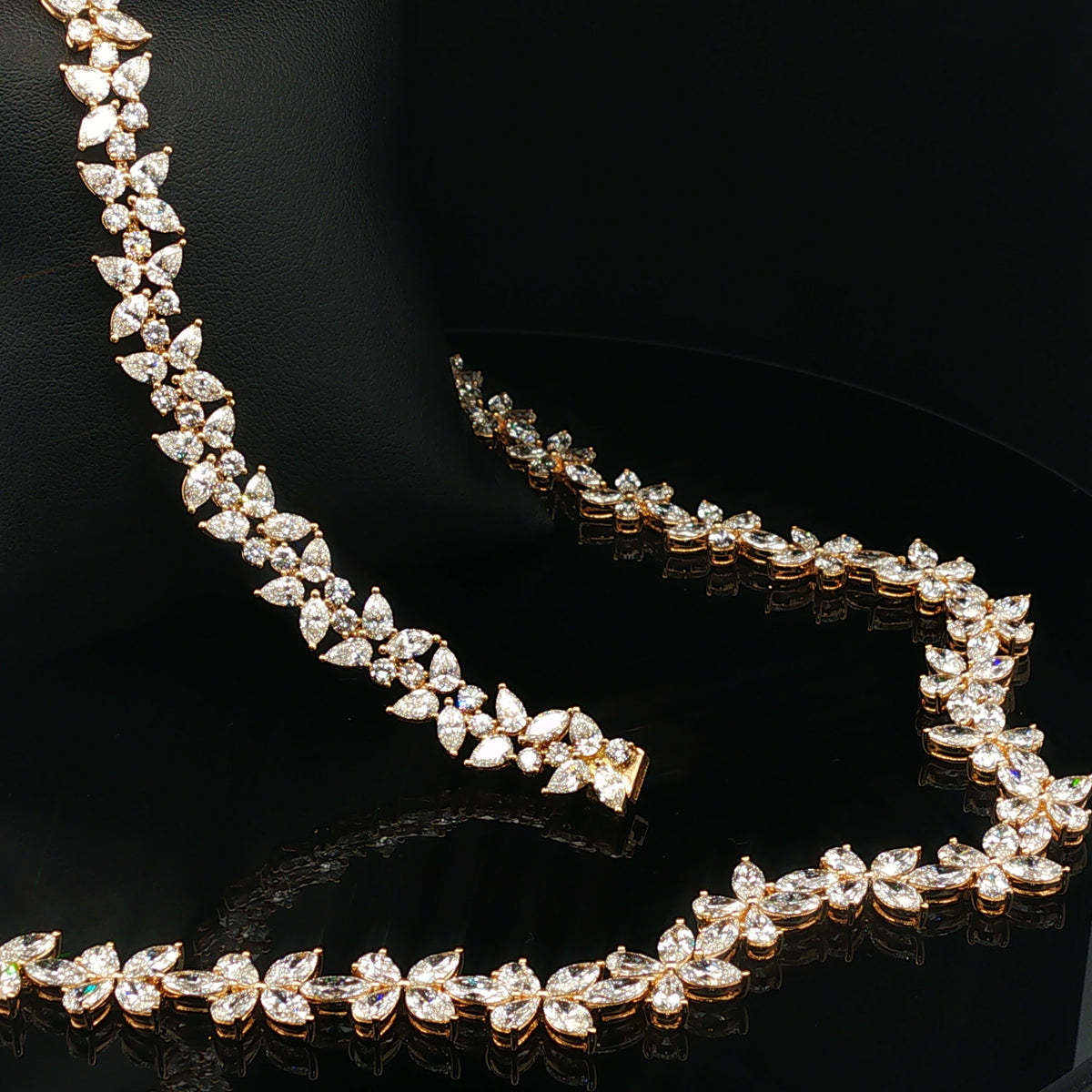 18kt Yellow Gold 13.75 ctw Diamond Cluster Bracelet