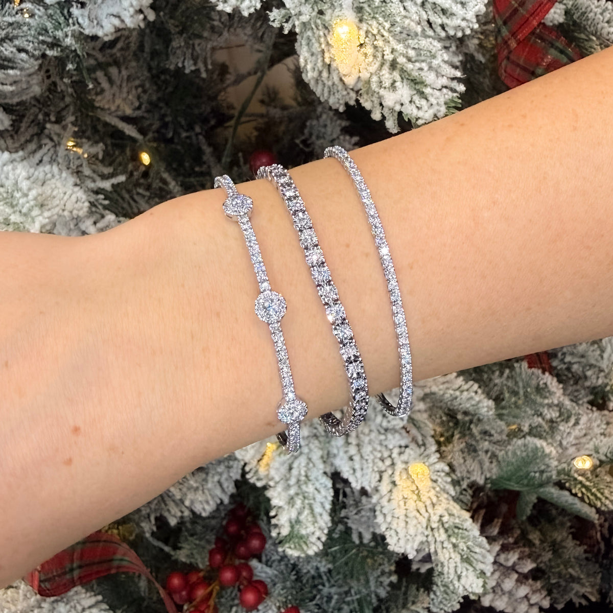 14K WHITE GOLD 2 CTW ILLUSION SET DIAMOND TENNIS BRACELET - 7"