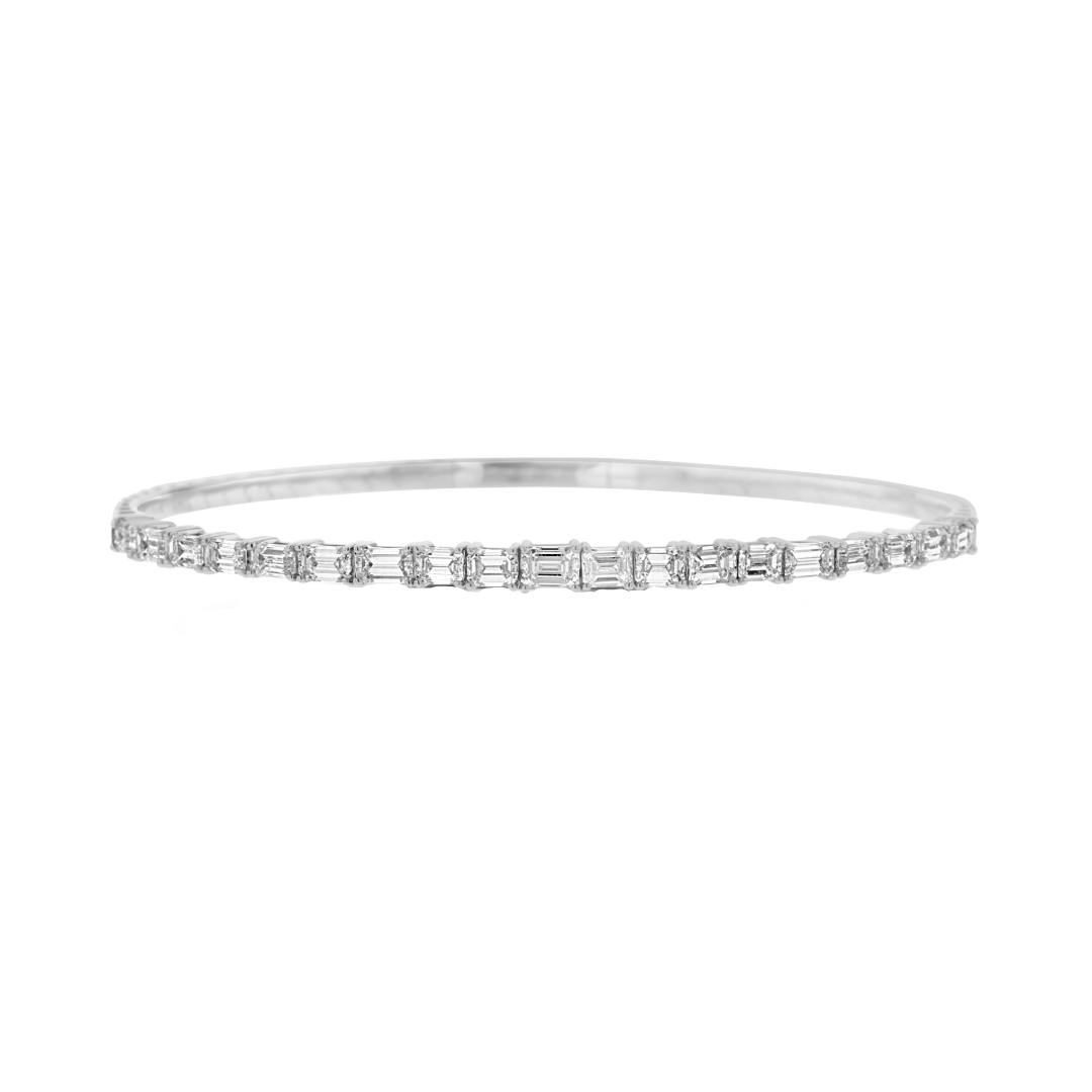 18kt White Gold 2.97 ctw Diamond Bangle Bracelet