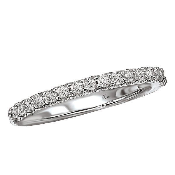 14KT White Gold 1/4 CTW Diamond Shared Prong 17 Stone Band