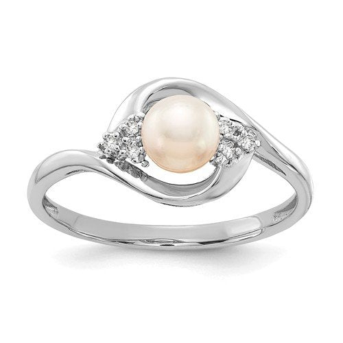 14KT Gold Diamond And Pearl Ring 4 / White,4.5 / White,5 / White,5.5 / White,6 / White,6.5 / White,7 / White,7.5 / White,8 / White,8.5 / White,9 / White